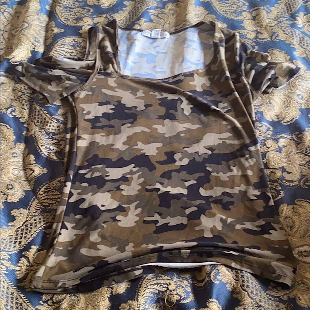 Camouflage shirt,with off the shoulder sleeve